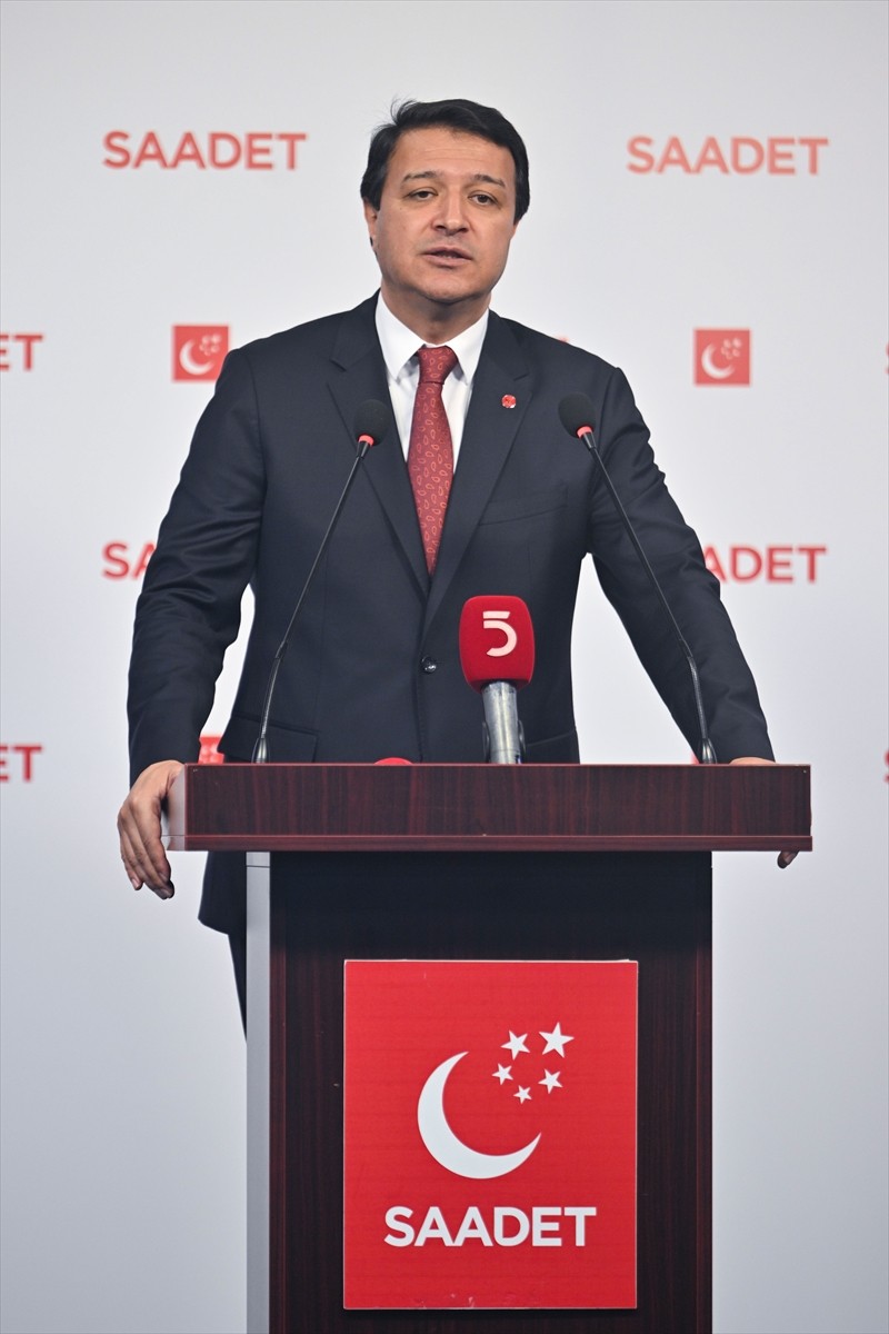 Saadet Partisi Genel Başkan Vekili Mahmut Arıkan, parti genel merkezinde düzenlediği basın...